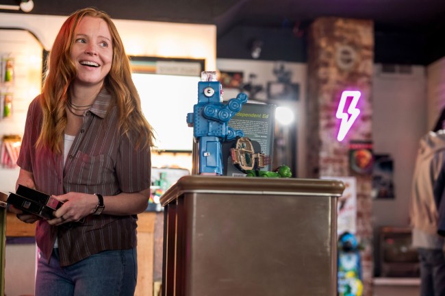 YELLOWJACKETS, Lauren Ambrose, (Season 2, premiered March 26, 2023). photo: Kailey Schwerman / ©Showtime / Courtesy Everett Collection